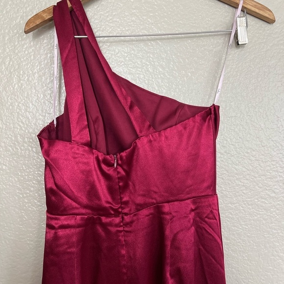 NWOT On the Guest List Burgundy Satin One-Shoulder Maxi Dress - Picture 6 of 9